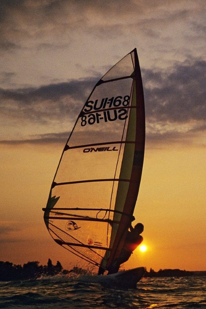 Wind & Kite Surfing